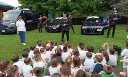 I bambini della scuola d'infanzia incontrano i Carabinieri
