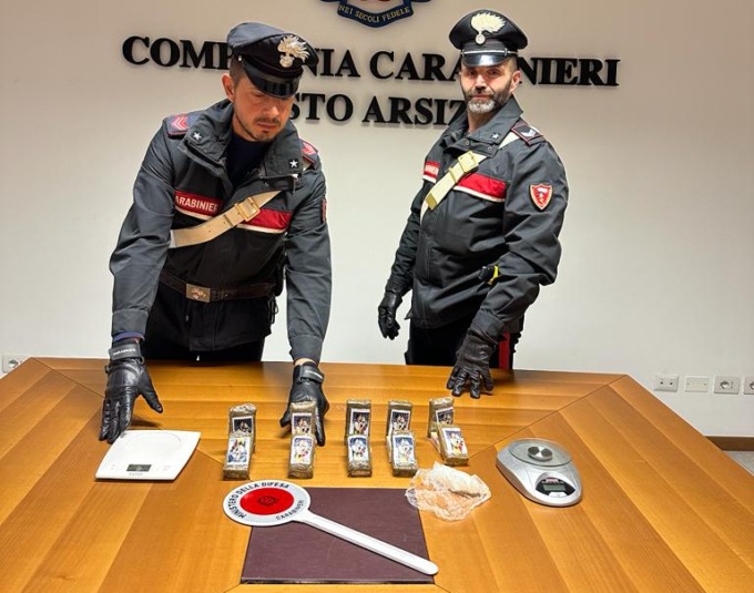Nello zaino un chilo di droga: arrestato 48enne