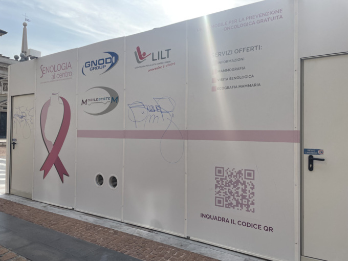 Vandali contro la clinica mobile di Senologia al Centro
