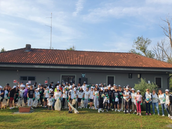Gerenzano, gli studenti puliscono il paese