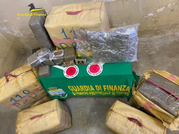 Traffico di droga: 13 arresti e 800 chilogrammi di droga sequestrati