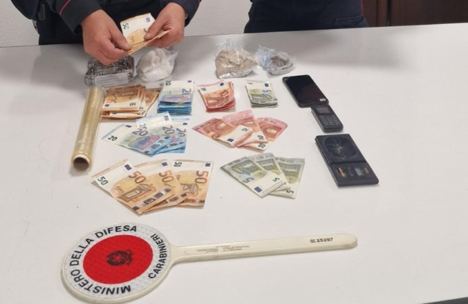 Spaccio nei boschi di Gorla, preso un pusher