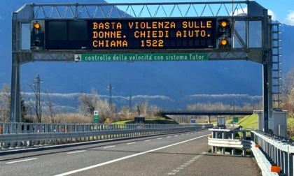 Giornata internazionale contro la violenza sulle donne: Autostrade per l’Italia mette a disposizione i pannelli a messaggio variabile per diffondere il numero 1522