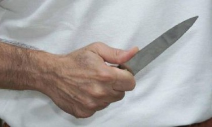 "Ho un coltello, datemi tutto", rapina giovani passeggeri sul treno Lodi-Saronno