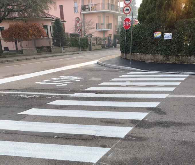 Messo in sicurezza l’incrocio con nuovo asfalto e segnaletica