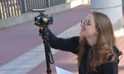 La 17enne Alice Castelli dai banchi di scuola allo studio di regia