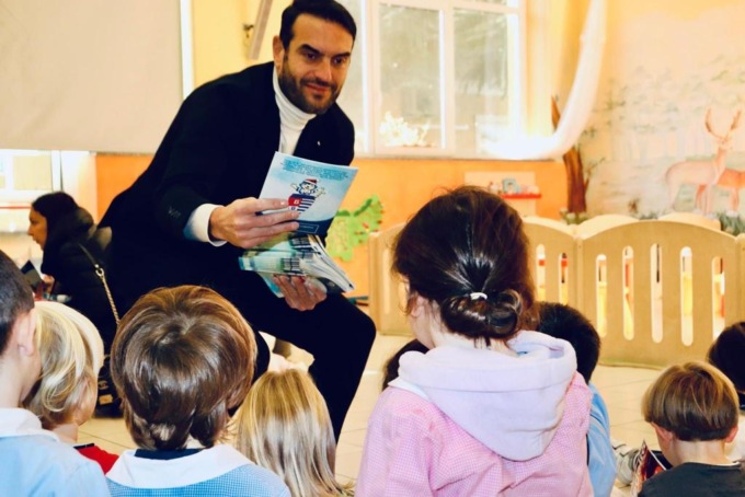 La Pro Patria in visita con la mascotte tra asili e negozianti