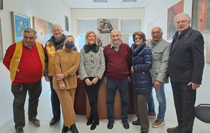 Venti pacchi dono dai Lions per le famiglie in difficoltà