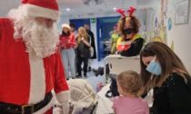 Babbo Natale ha fatto visita ai bambini dell'ospedale Dal Ponte