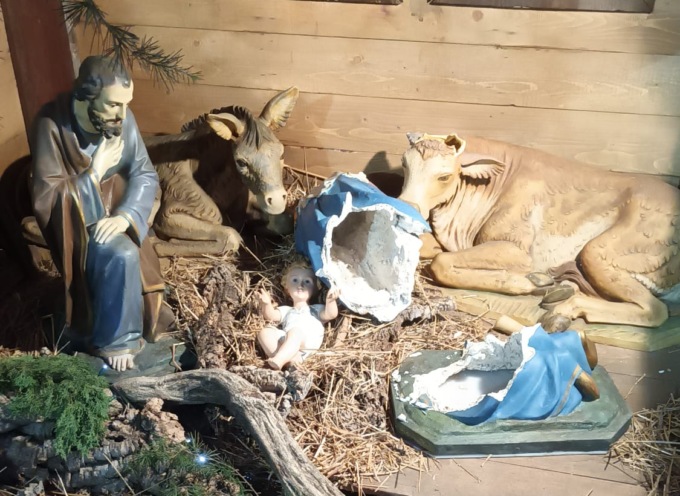 Distrutta dai vandali la Madonna del presepe