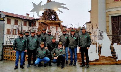 Natale più bello grazie al presepe degli Alpini