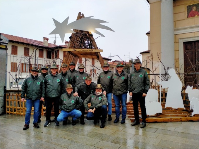 Natale più bello grazie al presepe degli Alpini