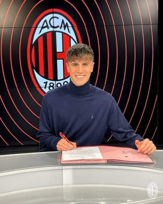 Dall’Olgiatese al Milan: Federico Colombo firma il suo primo contratto