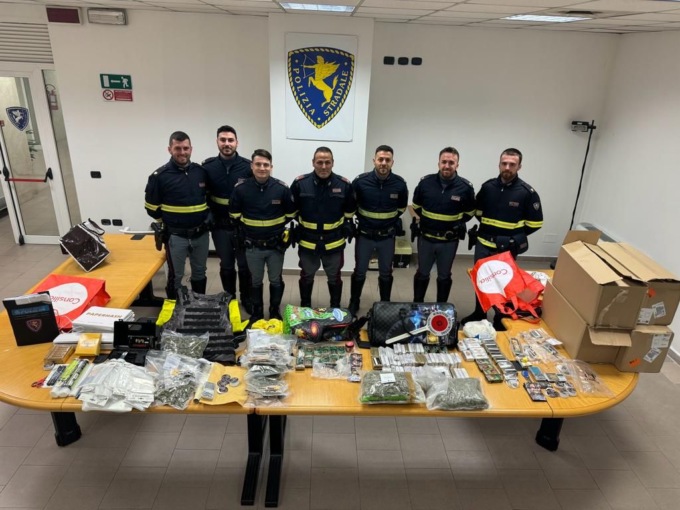 Oltre dodici chili di droga sequestrati dalla Polstrada di Busto