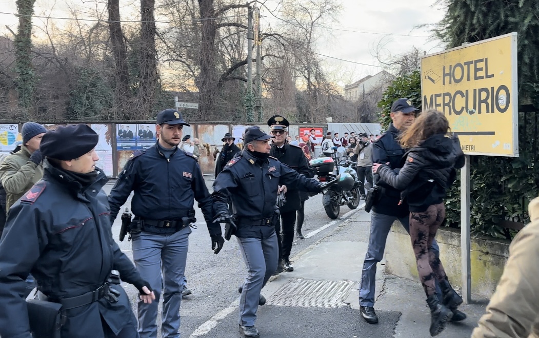 animalisti contro sfilata Saronno