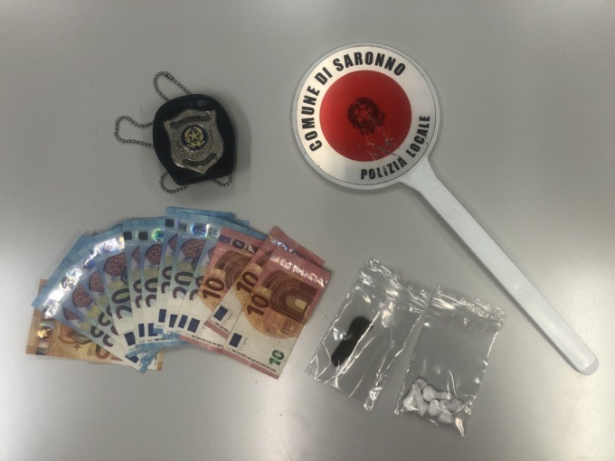 In stazione a Saronno con hashish, cocaina e contanti: scattano denuncia e Daspo