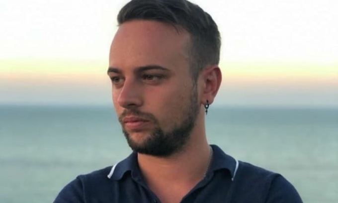 A tre anni dalla morte di Simone Mattarelli, trovate tracce  di un’altra persona sul suo  cadavere