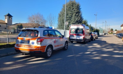 Anziana trovata a terra e nel sangue: salvata dalla nuora