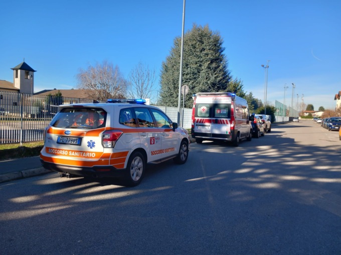 Anziana trovata a terra e nel sangue: salvata dalla nuora