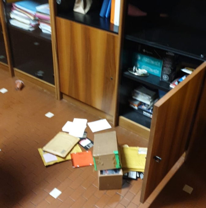 Ladri a scuola: rubano i computer e distruggono il server