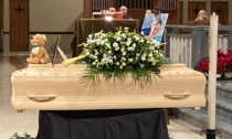 Chiesa gremita per i funerali di Vanessa Gatti