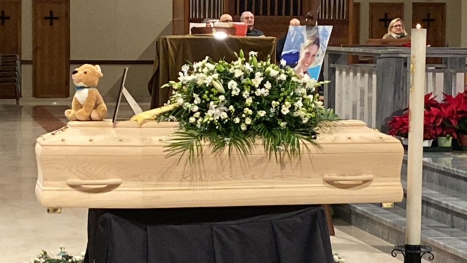 Chiesa gremita per i funerali di Vanessa Gatti