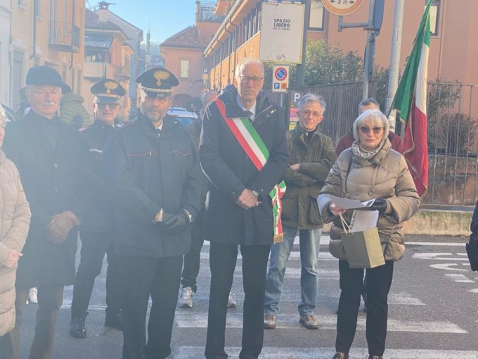 Giorno della memoria, il corteo alle pietre d’inciampo