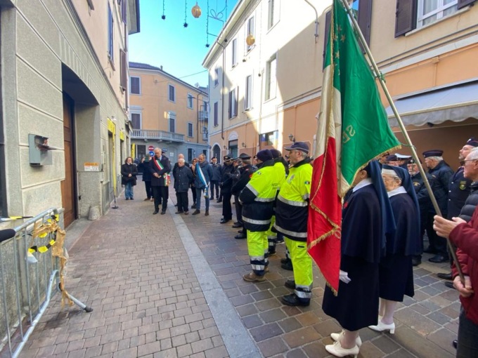Giorno della memoria, il corteo alle pietre d'inciampo