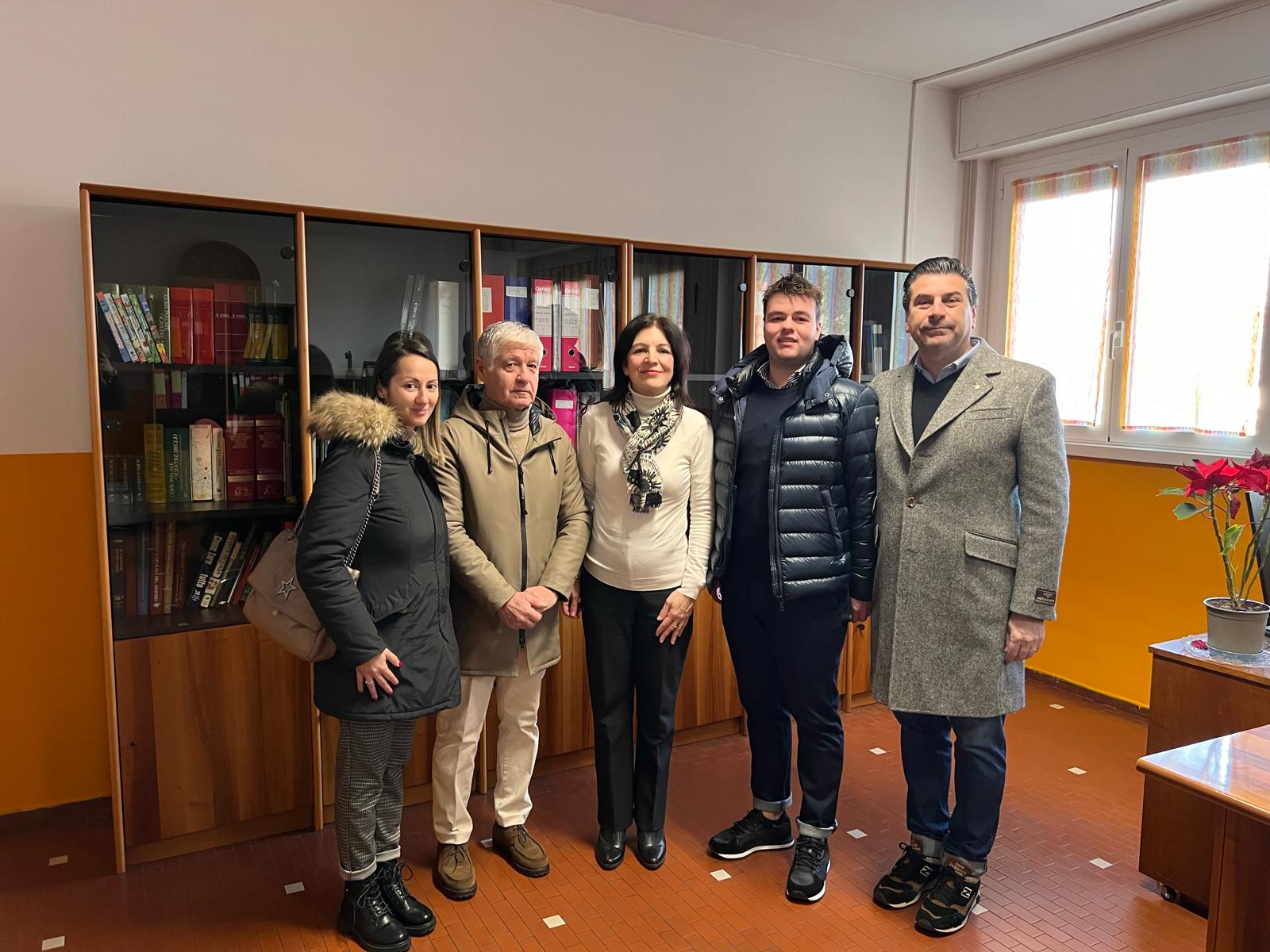 Gerenzano Il Lions Club Dona Euro Alla Scuola Enrico Fermi