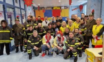 Befana con i pompieri in ospedale