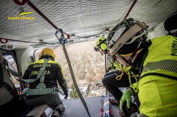 Un anno di operazioni e di soccorso per la Sezione Aerea della Guardia di Finanza