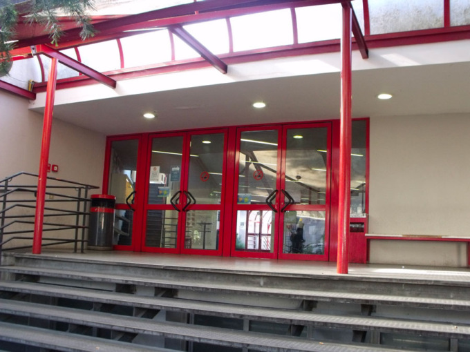 Prof accoltellata a Varese, l’accusa per il 17enne è di tentato omicidio