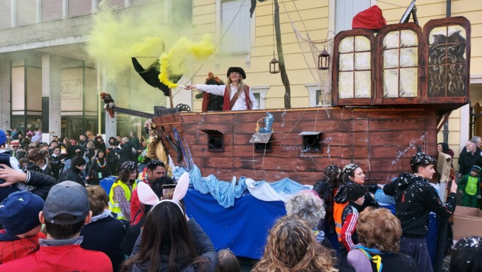 Doppia sfilata e festa in piazza mercato per CarnevaliAMO