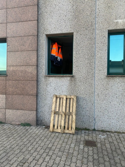 Furti a raffica lungo la Varesina, sei aziende “visitate” in una notte