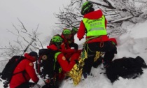 Esercitazione sotto la neve per il soccorso alpino