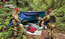 Spaccio nei boschi: i carabinieri arrestano due pusher