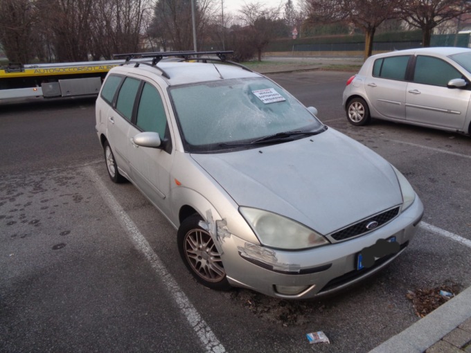 Auto e rifiuti abbandonati: la Polizia Locale ripulisce Mozzate