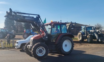 Protesta degli agricoltori a Lomazzo: trattori in strada