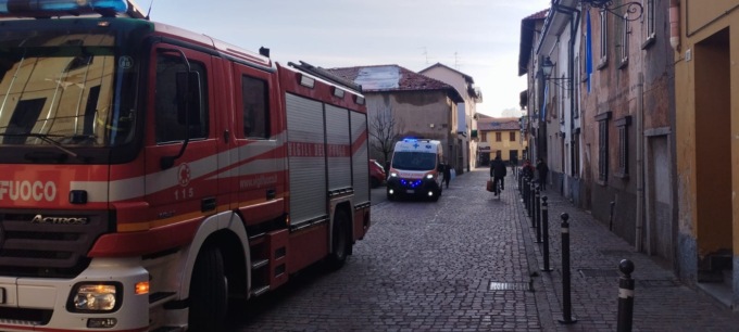 Non risponde al telefono: 69enne trovato senza vita in casa