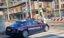 Inveisce contro i passeggeri con una tenaglia: treno fermato a Lomazzo