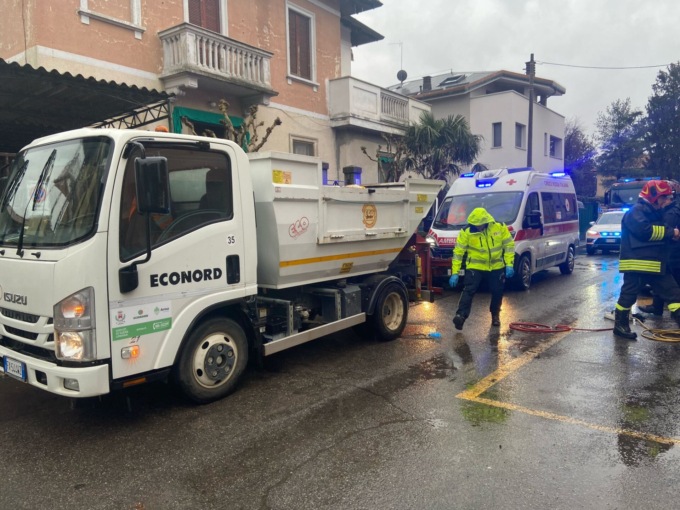 Pedone investito dal camion della spazzatura: arriva l’elisoccorso