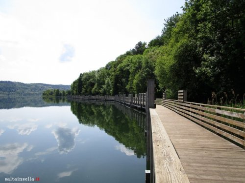 Camminata della solidarietà intorno al Lago di Comabbio