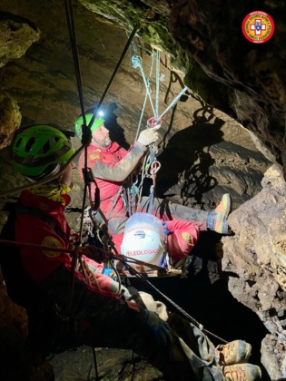 Esercitazione per il soccorso alpino speleologico a Luvinate