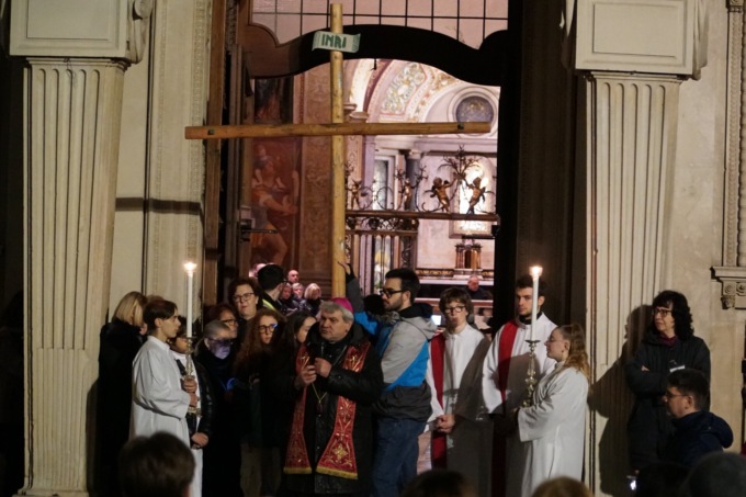 Via Crucis ricordando don Claudio e suor Annunciata