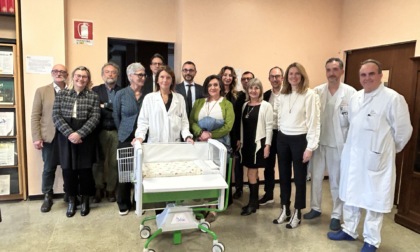 Donate otto culle per "rooming" all'ospedale di Busto Arsizio