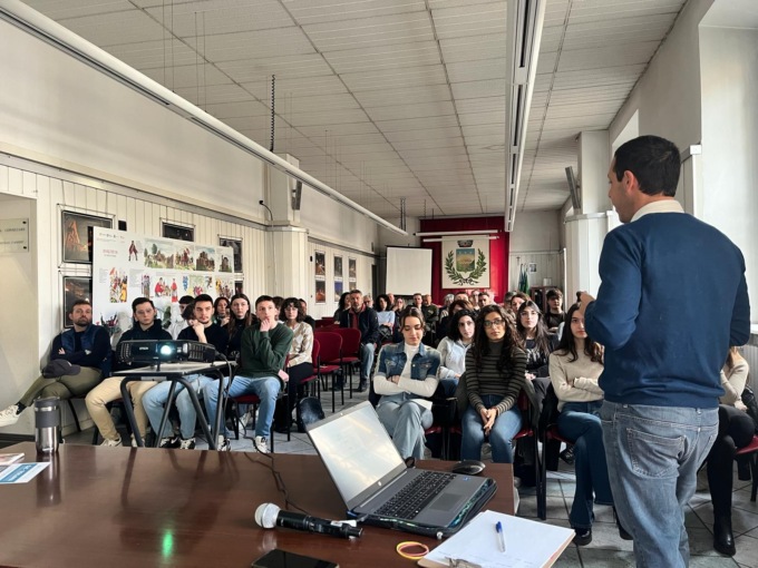 Gli studenti del Curie allo studio della ciclabile transfrontaliera a Malnate