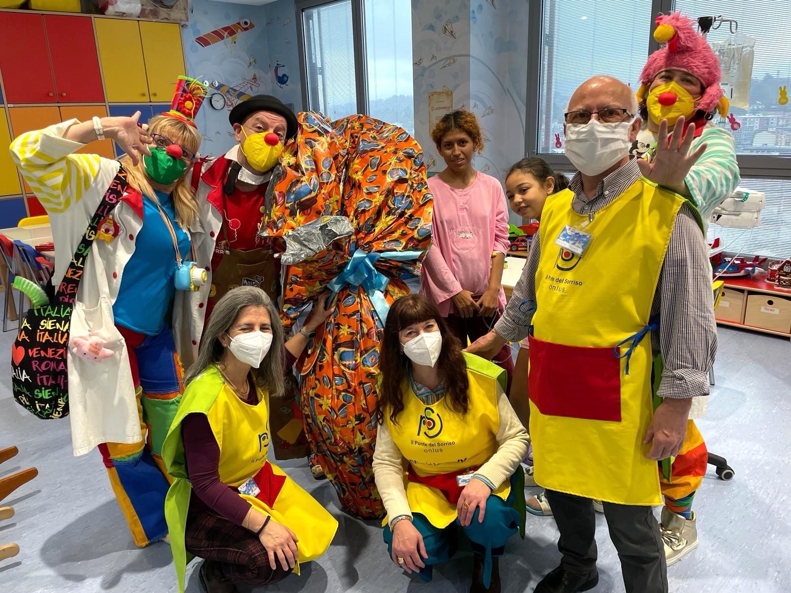 Pasqua in Pediatria ai clown de I Colori del Sorriso.