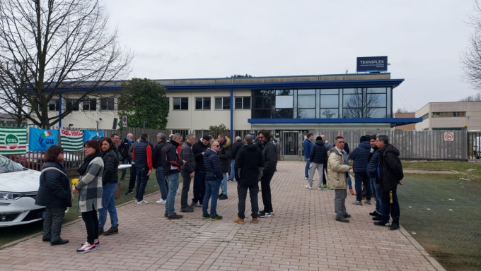 Otto ore di sciopero alla Tekniplex dopo il licenziamento di un lavoratore