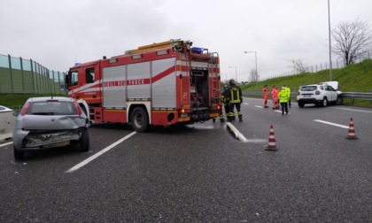 Incidente a tre in A9 a Origgio, anche un bambino coinvolto