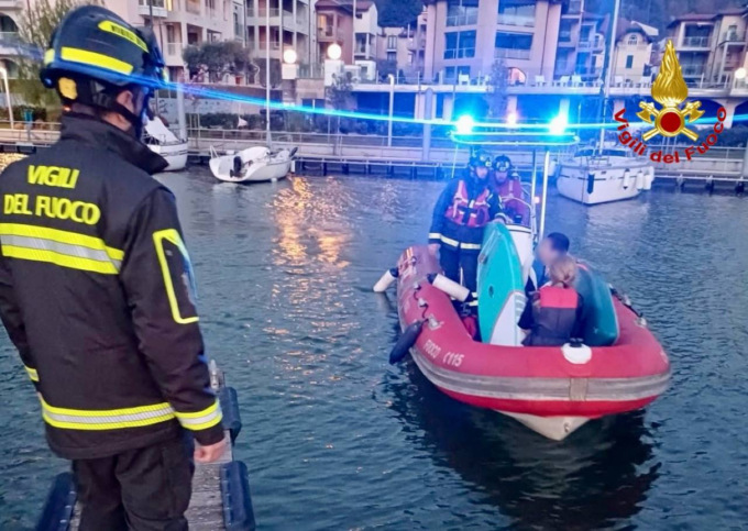 Bloccati nel lago con il Sup: salvato dai Vigili del Fuoco